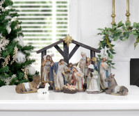 Hosanna Traditional Nativity Set + Stable