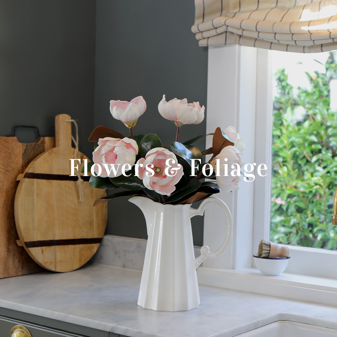 Elegant Simplicity: The Timeless Appeal of a White Vase in Modern Home Decor