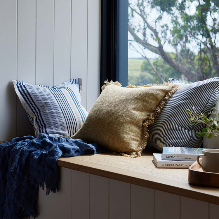 Welcome Home: Elegant Decor and Furniture Ideas for the Perfect Housewarming Gift
