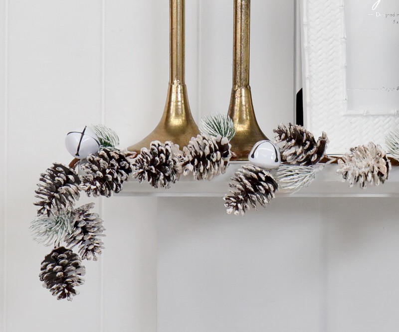 White Pine & Bell Garland - 135cm