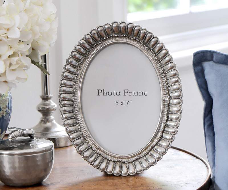 Highgrove Oval Fan Photo Frame Large