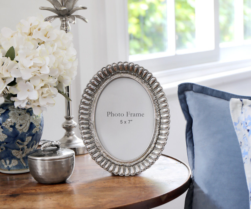 Highgrove Oval Fan Photo Frame Large