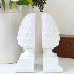 Set 2 White Finial Bookends, decorative sign