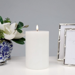 15cm White Uyuni Flameless Candle - 10cm Wide, a decorative accessory for safely presenting candles or tealights