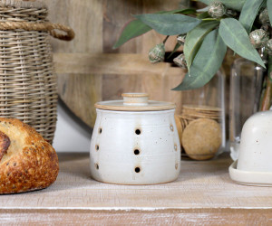 Ashbury Ceramic Garlic Vault
