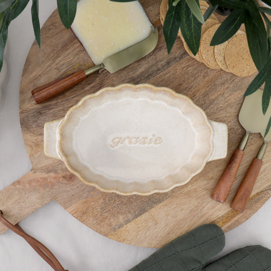 Toscana 'Grazie' Baking Dish - Sandstone, a tabletop piece suited to serving food or creating a decorative display
