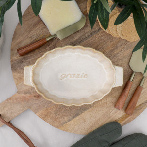 Toscana 'Grazie' Baking Dish - Sandstone, a tabletop piece suited to serving food or creating a decorative display
