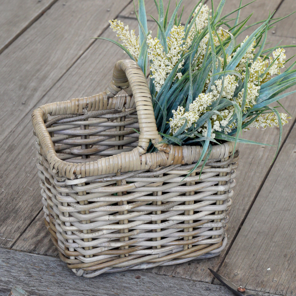 Applewood Carry Basket - Small, a practical basket for household storage or display