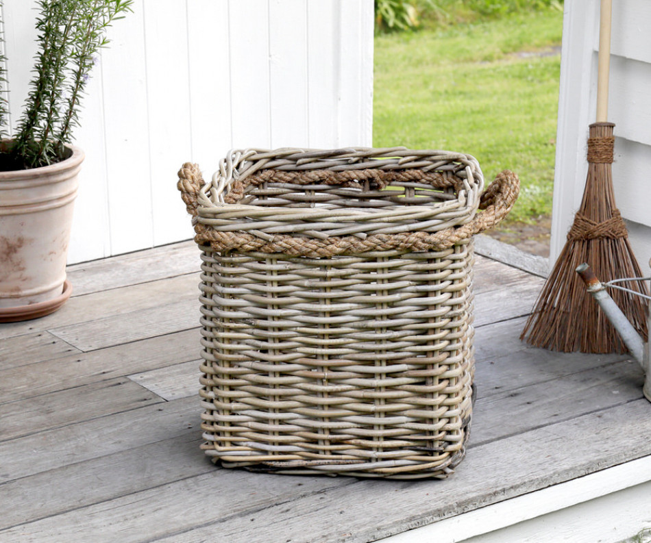Medium Flintwood Square Rattan Basket