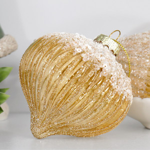 Close-up of the gold glitter ribs and sparkling decorative top on a Francesca onion bauble