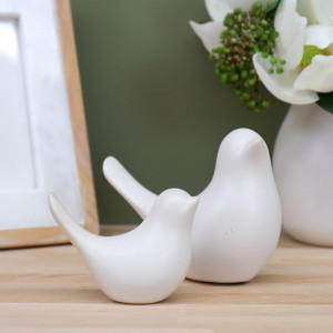 Della Set 2 White Songbirds, highlighting the product's distinctive form and defining design