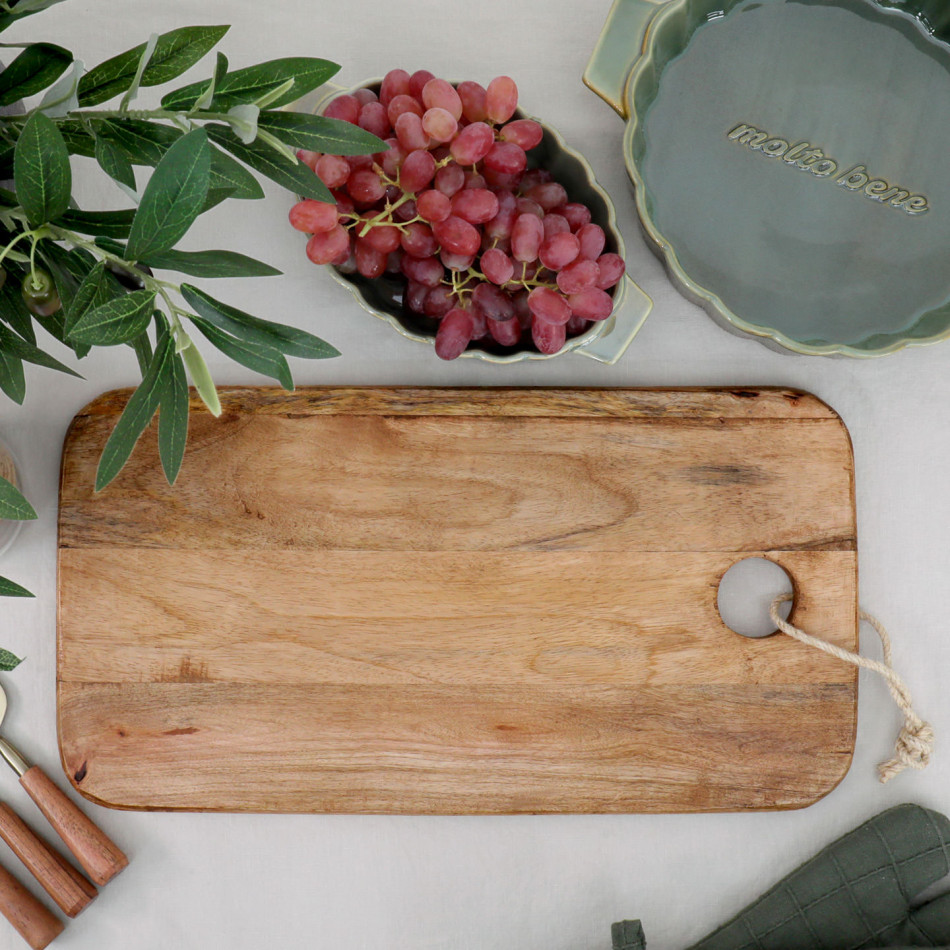 Medway Mango Wood Bread Board, decorative home accessory