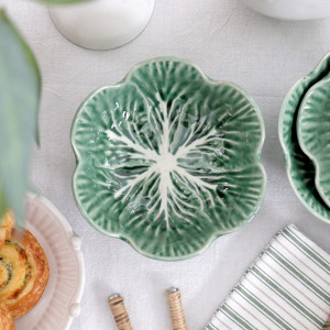 Medium Savoy Cabbage Leaf Bowl, a tabletop piece suited to serving food or creating a decorative display