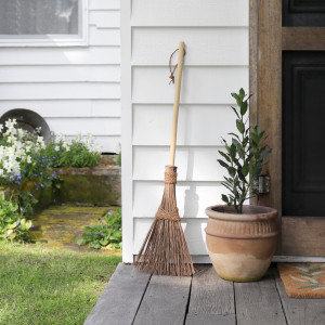 Ivy Lane Compact Traditional Straw Broom, a practical household cleaning accessory