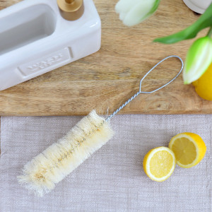 ZerO Natural Sisal Bottle Brush, a drinkware piece designed for serving beverages at the table