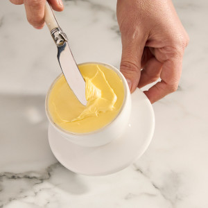 Honeyfield White Bee Butter Bell, presented as a standalone item for straightforward product identification