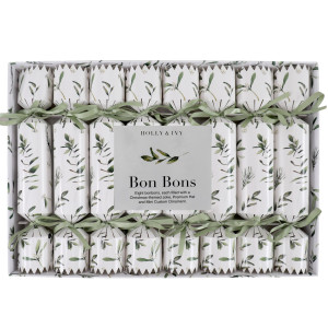 Set 8 Evergreen Christmas Crackers