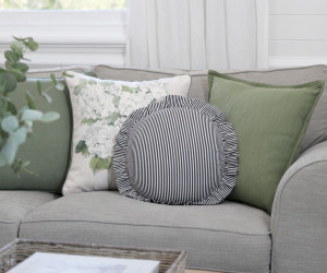Round Bonnie Black & White Ruffle Cushion