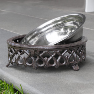Bellcroft Cast Iron Dog Bowl, a tabletop piece suited to serving food or creating a decorative display