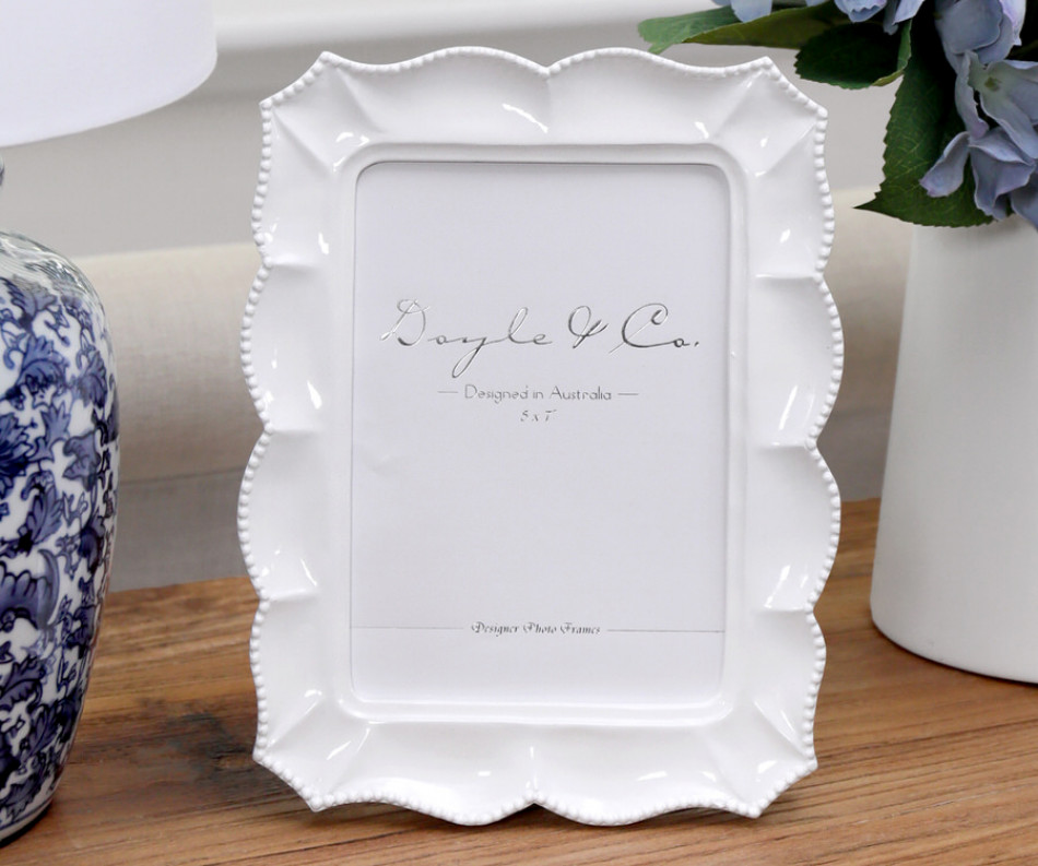 Mariana Scalloped White Photo Frame - 5x7"