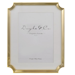Carrington Gold Photo Frame 5x7", designed to display a favourite photograph or small artwork