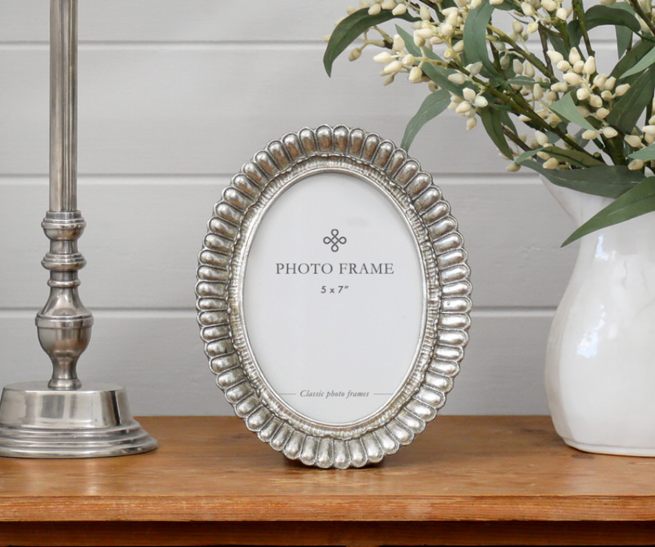 Highgrove Oval Fan Photo Frame Large