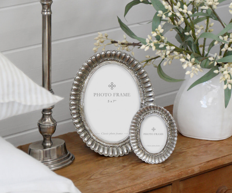 Highgrove Oval Fan Photo Frame Large