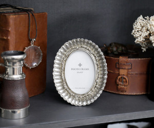 Petite Highgrove Oval Photo Frame 2.5x3.5