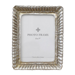 Large Gatsby Fanned Rectangle Fan Photo Frame - 5x7inch, a decorative picture frame suited to shelf, tabletop or wall presentation