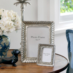 Petite Gatsby Fanned Rectangle Photo Frame 2.5x3.5", a display frame for a photograph or print