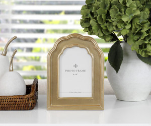 Chesham Gold Satin Arch Frame 4x6