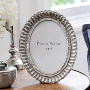 Highgrove Oval Fan Photo Frame Large, a display frame for a photograph or print