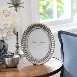 Highgrove Oval Fan Photo Frame Large, designed to display a favourite photograph or small artwork