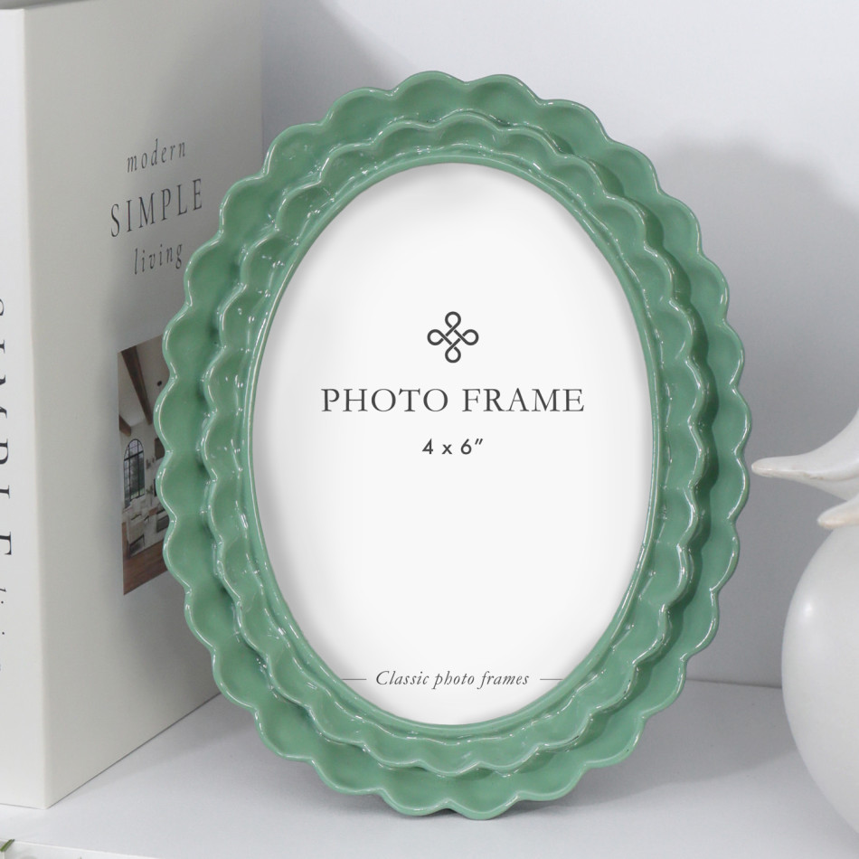 Glossy green oval 5x7 photo frame with a layered scalloped petal border.