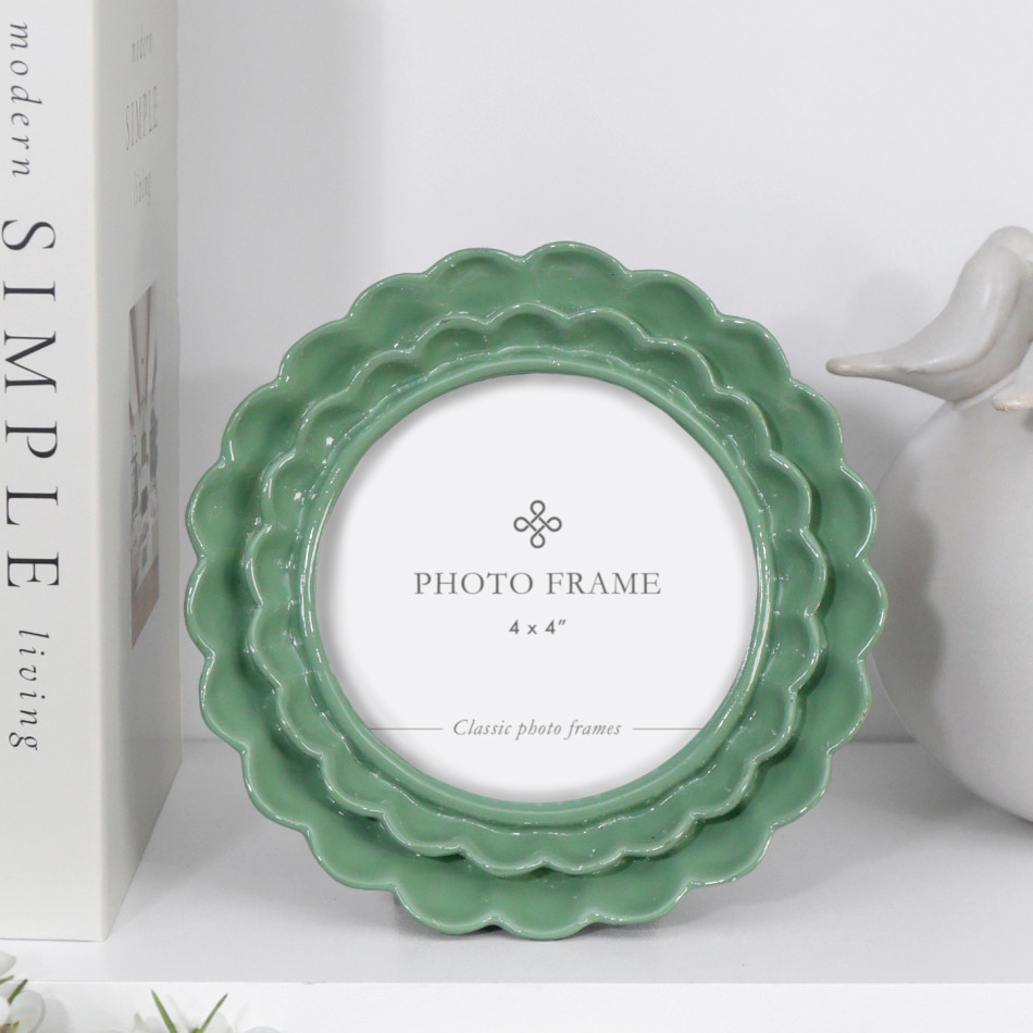 Glossy green round 4x4 photo frame with a layered petal-shaped scalloped border.