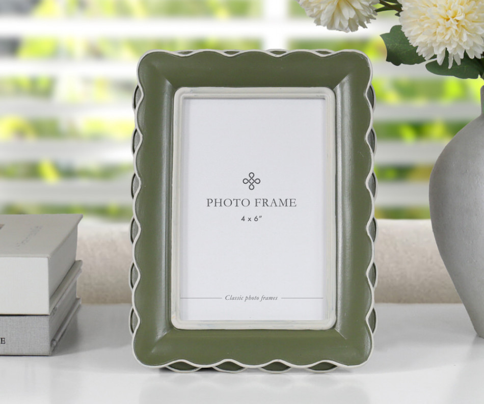 Portman Green Scallop Photo Frame 4x6"