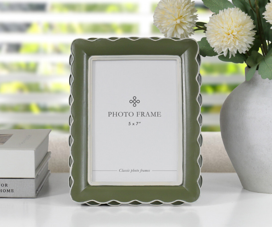 Portman Green Scallop Photo Frame 5x7"