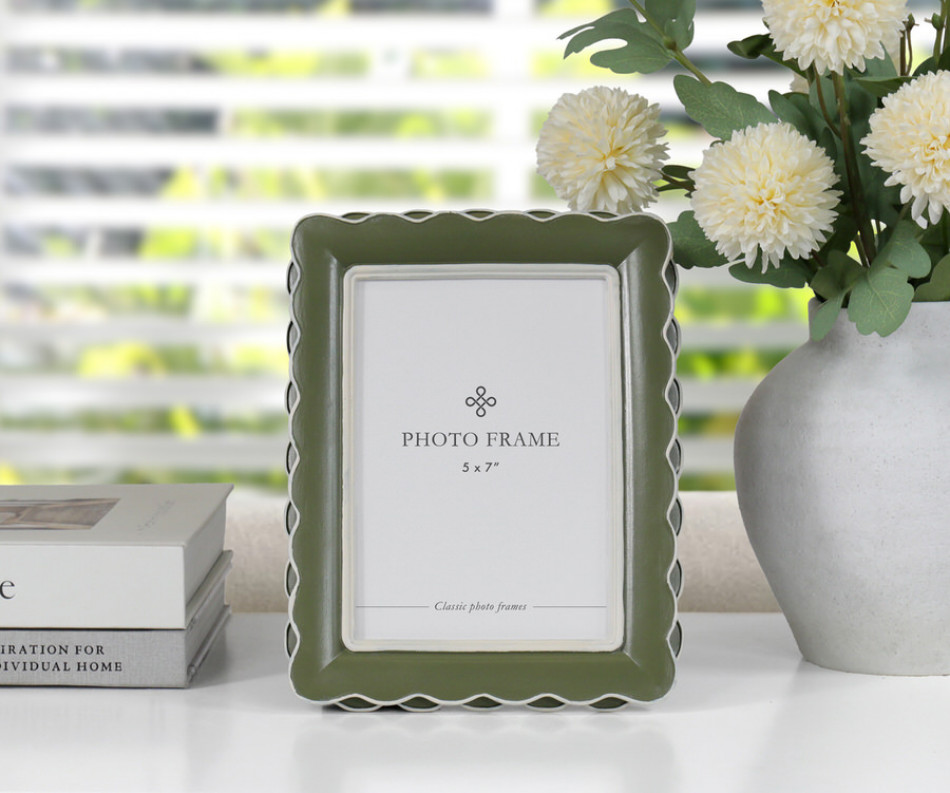 Portman Green Scallop Photo Frame 5x7