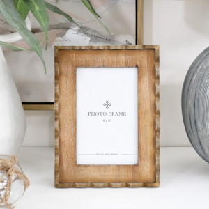 Marielle 4x6 inch wood photo frame with scalloped edging and a slightly distressed natural finish