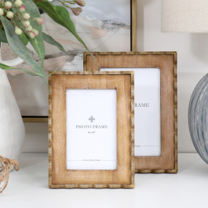 Marielle 4x6 inch wood frame in front of the coordinating 5x7 inch frame, both with scalloped edging