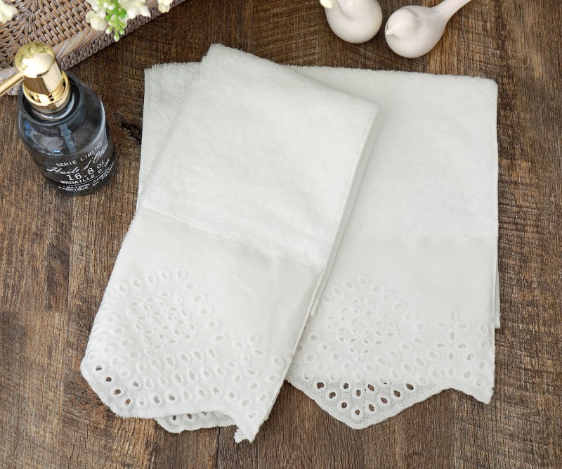 Set 2 Embroidered Handtowels White