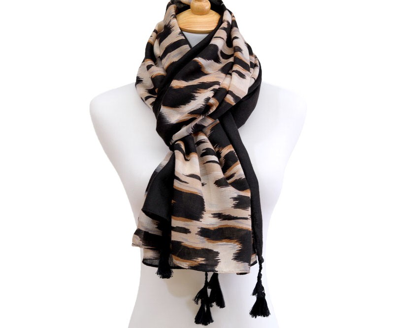 Accessories, scarves, bags available online