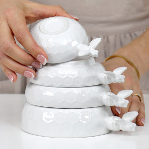 Set 4 Honeyfield White Bee Measuring Cups, a drinkware piece for serving and tabletop use