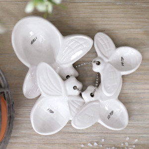 Set 4 Honeyfield White Bee Measuring Spoons, decorative tableware