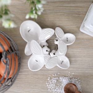 Set 4 Honeyfield White Bee Measuring Spoons, a functional utensil for food preparation, serving or household use