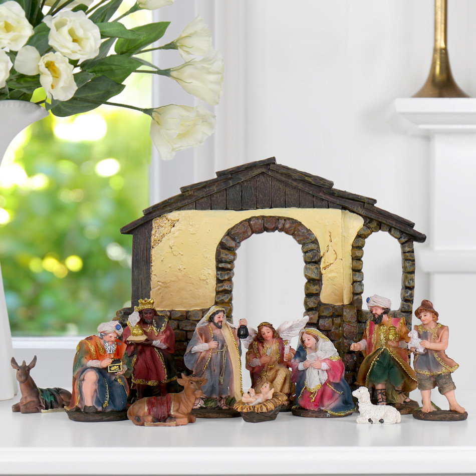 Bethlehem Traditional Nativity Set with stable and 11 moveable figurines