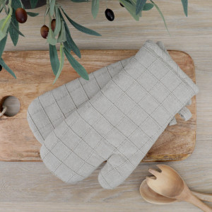 Set 2 Dawson Oven Mitt - Taupe, highlighting the product's distinctive form and defining design