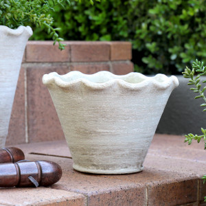 Small Taper Penshurst Wave Plant Pot, decorative planter or flower display