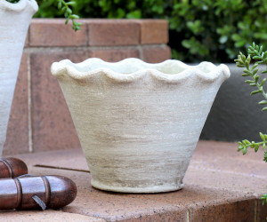 Small Taper Penshurst Wave Plant Pot