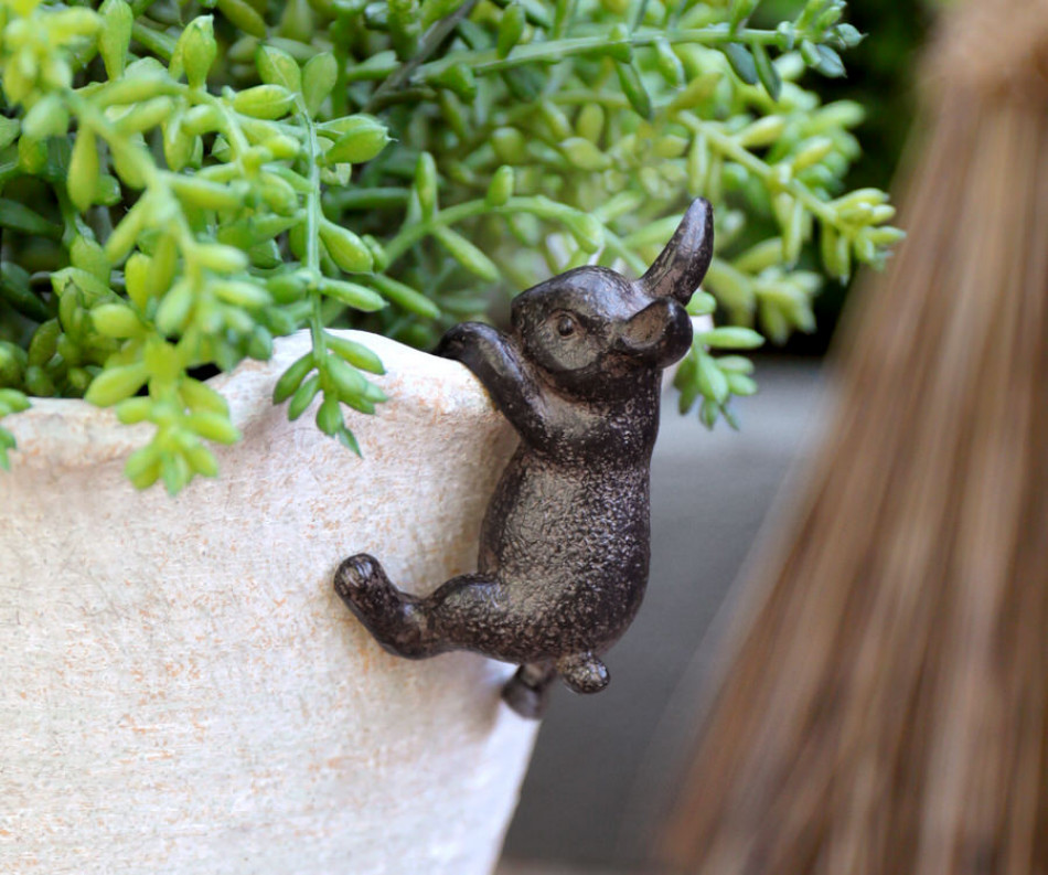 Hazel the Rabbit Pot Hanger - Brown